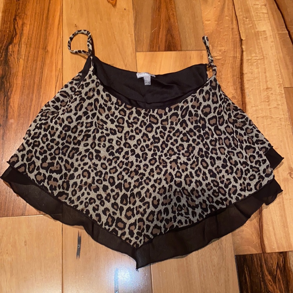 LIKE NEW- CHARLOTTE RUSSE LEOPARD FLOWY CROP TOP - WOMENS SIZE SMALL